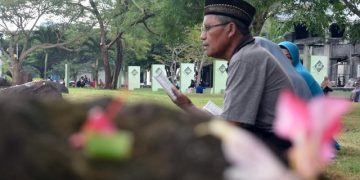 [Foto] Antara Kesedihan dan Kerinduan Keluarga Korban Tsunami Aceh
