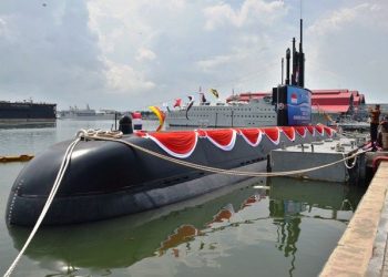 Kunjungi PT PAL, Jokowi Tinjau Kapal Selam Perdana di ASEAN Buatan RI