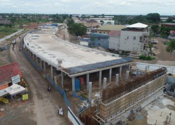 Melihat Pembangunan Struktur Jembatan Lengkung Pertama di Indonesia