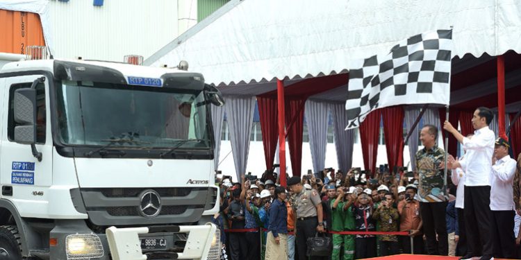 Penerapan Teknologi Serat Kayu Jadi Kain Diapresiasi
