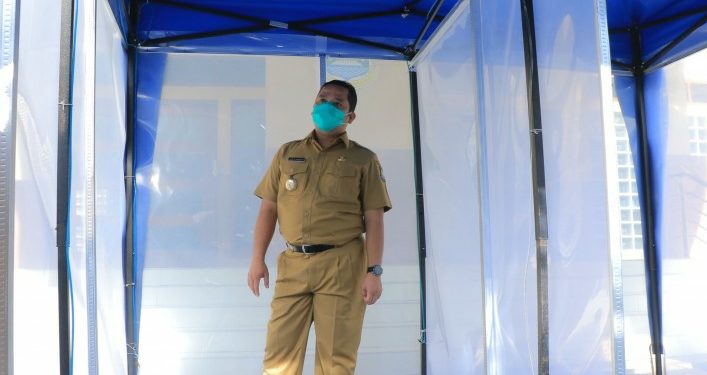 Uji Coba Bilik Disinfektan di Tangerang