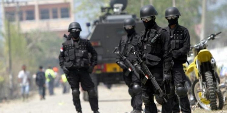 Polisi Mulai Diturunkan ke Pusat Perbelanjaan