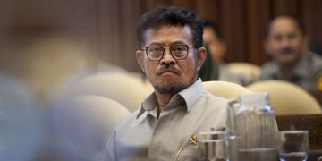 Menteri Pertanian Pakai Kalung Eucalyptus Saat Rapat di DPR