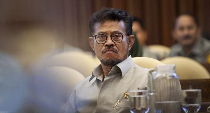 Menteri Pertanian Pakai Kalung Eucalyptus Saat Rapat di DPR