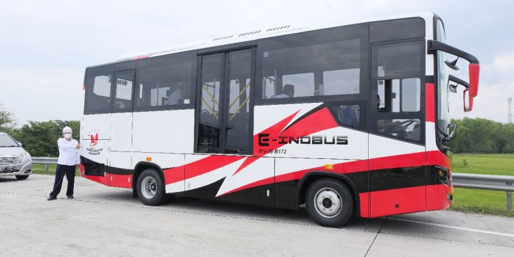 PT INKA Uji Prototipe Bus Listrik