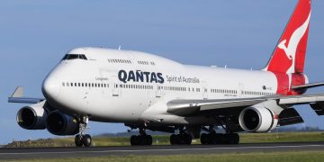 Qantas Batalkan Penerbangan Internasional Hingga 2021