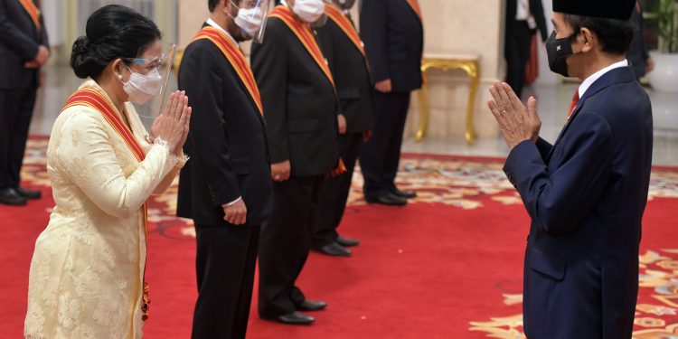Puan, Luhut dan 69 Tokoh Lainnya Terima Tanda Kehormatan dari Jokowi