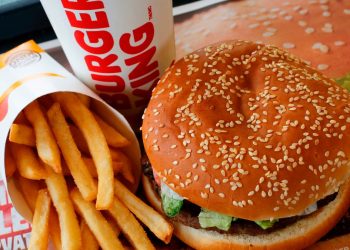 Burger King Minta Konsumen Juga Pesan di  KFC