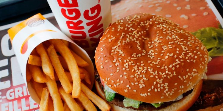 Burger King Minta Konsumen Juga Pesan di  KFC