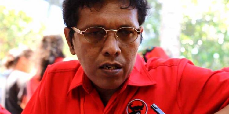 Adian Sebut Alasan Relawan Jokowi jadi Komisaris BUMN