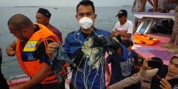 Kabel dan Serpihan Pesawat Ditemukan