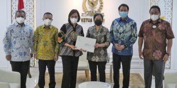 Sri Mulyani Serahkan Nama-nama Calon Dewas LPI ke DPR