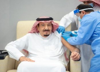 Raja Arab Disuntik Vaksin Covid Pfizer