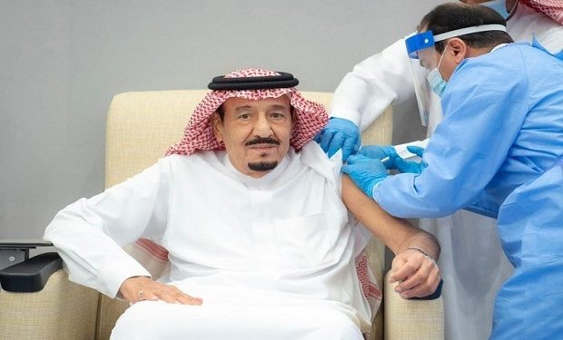 Raja Arab Disuntik Vaksin Covid Pfizer