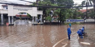 Banjir di Bendungan Hilir Capai 1 Meter