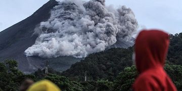Muntahkan Awan Panas Sejauh 1,5 KM, Gunung Merapi Jadi Siaga