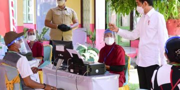 Ke Halmahera, Jokowi Pastikan Distribusi Vaksin Merata ke Pelosok