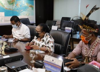 Bupati Biak Rapat Dengan Luhut, Siap Terima Investor