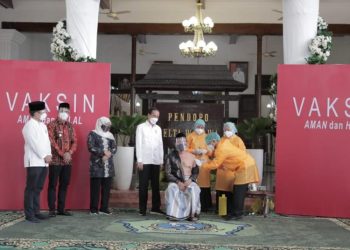 Vaksin AstraZeneca Berbahan Babi Dipakai di Pesantren