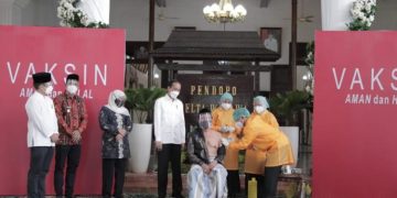 Vaksin AstraZeneca Berbahan Babi Dipakai di Pesantren