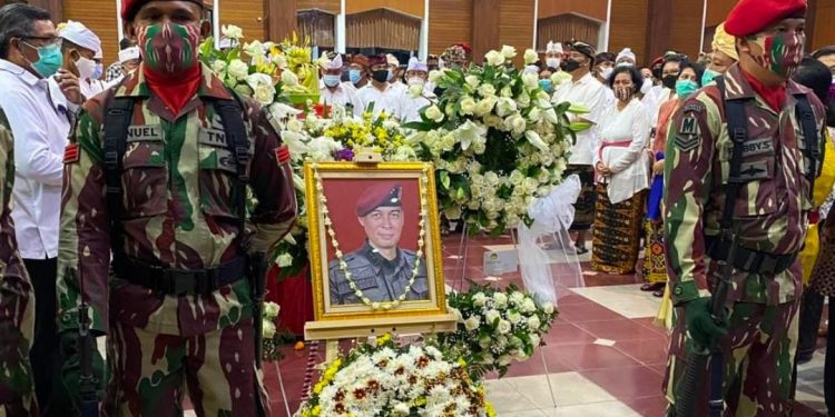 Kabinda Papua Mayjen TNI Anumerta IGP Danny Dimakamkan di TMP Kalibata