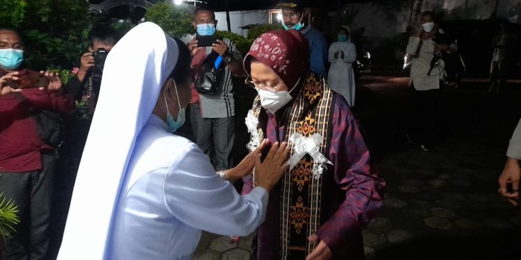 Di NTT, Mensos Risma Menginap di Susteran PRR Larantuka