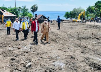 Turun Langsung ke NTT, Presiden Pastikan Cukupi Kebutuhan Pengungsi