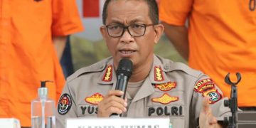 Polisi Pasang Stiker di Rumah Pemudik di DKI yang Reaktif COVID-19