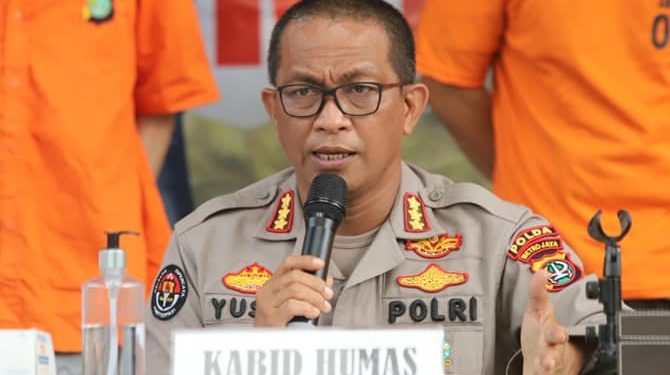 Polisi Pasang Stiker di Rumah Pemudik di DKI yang Reaktif COVID-19