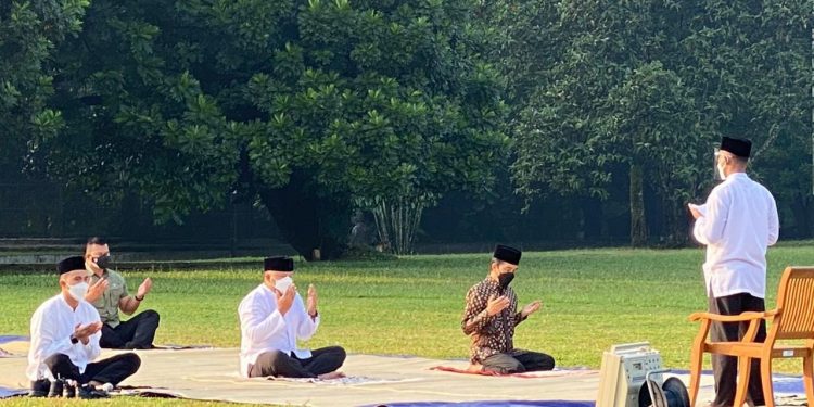 Paspampres Borong Jadi Muazzim, Khatib, & Imam di Istana Bogor