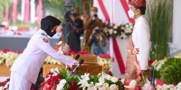 Kenakan Pakaian Adat Lampung, Jokowi Pimpin Upacara di Istana Merdeka