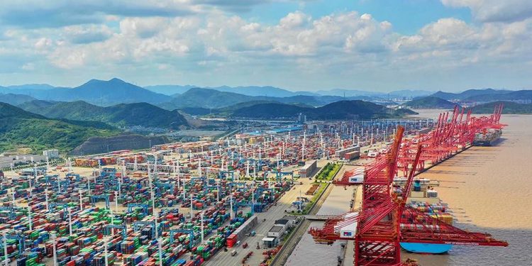 Pelabuhan Tersibuk di  China Ditutup Berdampak ke Seluruh Dunia