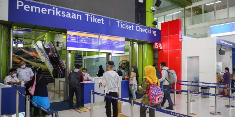 KAI Integrasikan Aplikasi PeduliLindungi dengan Sistem Boarding