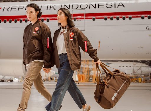 Garuda Indonesia dan The Goods Dept Luncurkan Jaket dan Tas Vintage Era 1970