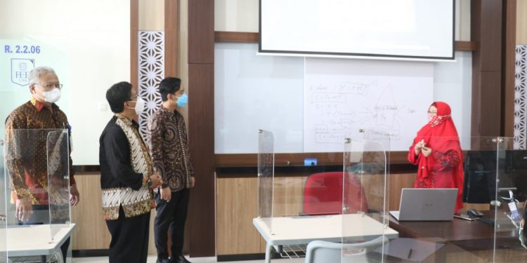 Pastikan PTM Sesuai Prokes, Gibran Kunjungi UNS