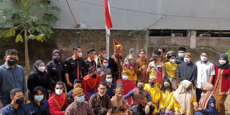 Ganjar Ajak Mahasiswa Ziarahi Makam Pocut Meurah Intan