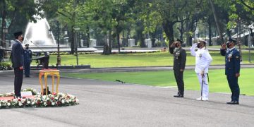 HUT ke-76 TNI, 3 Prajurit Dianugerahi Tanda Kehormatan Presiden