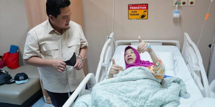 Menteri BUMN Besuk Dorce Gamalama