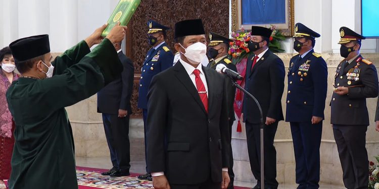 Jokowi Lantik Lulusan Terbaik Sesko TNI Jabat Kepala BNPB