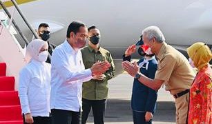 Jokowi ke Jateng Tanam Kelapa Genjah