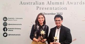 Kepala ARC-PUIPT Nilam  Terima Penghargaan dari  Kedubes  Australia