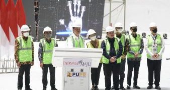 Erick Dampingi Jokowi Topping Off Stadion Tertutup Terbesar di Indonesia