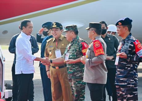 Jokowi Tiba di Lampung Cek Jalan