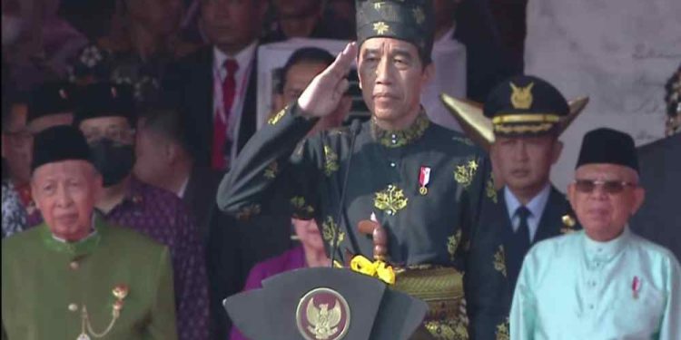 Jokowi Kenakan Baju Adat Deli di Hari Lahir Pancasila