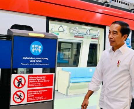 Jokowi Resmikan LRT yang Kuras Biaya Rp 32 T