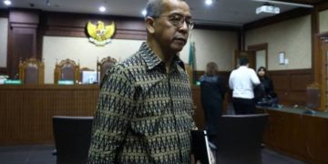Mantan Dirut Garuda Emirsyah Satar Dituntut Hukuman 8 Tahun Penjara & Denda Rp1 Miliar