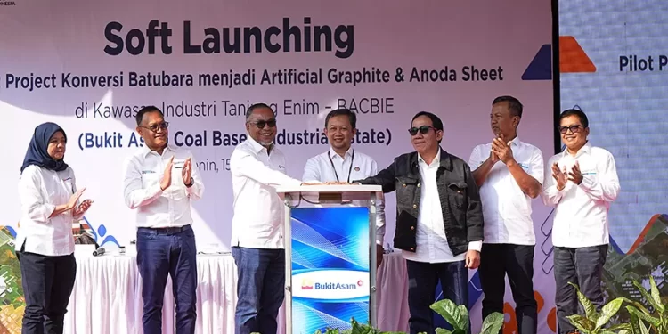 Pertama di Dunia, PTBA dan BRIN Ubah Batu Bara Jadi Bahan Baku Baterai Li-ion