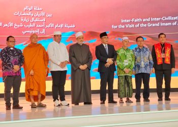 Tuhan tidak Perlu Dibela