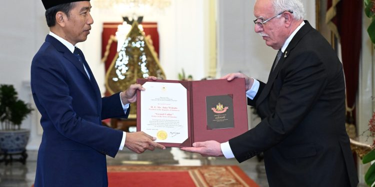 Jokowi Terima Penghargaan Tertinggi dari Presiden Palestina