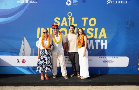 Yacht Mancanegara Sandar di BMTH Pelindo